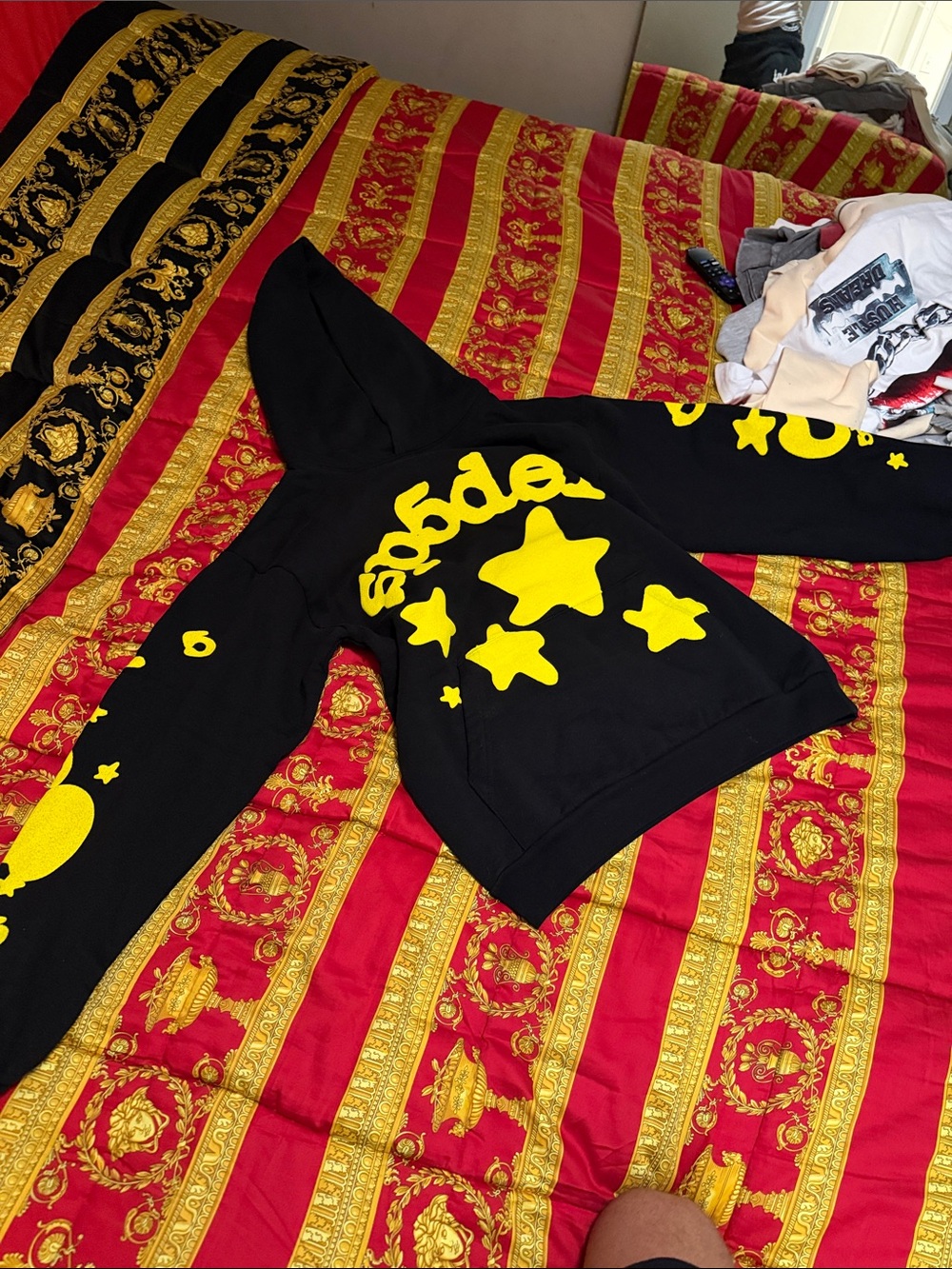 Black and yellow Beluga SP5DER HOODIE